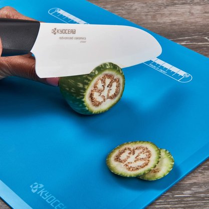 Faca Cerâmica Santoku Ergonomic 5.5" Lâmina Branca Cabo Preto Kyocera